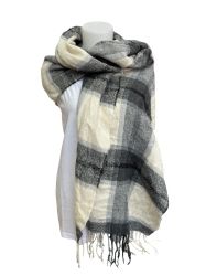 Дамски зимен шал PRETTY PERSUASIONS