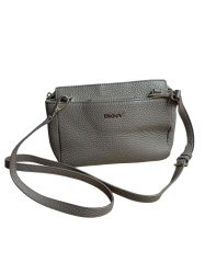 Дамска чанта от естествена кожа DKNY