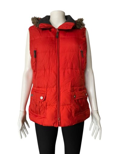 Дамско елече с джобове, копчета, пухкава качулка и ципове METRO L