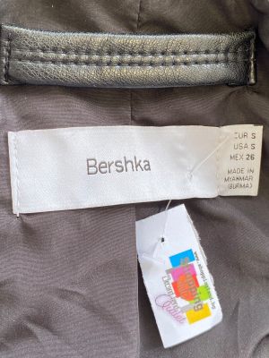 Кожено дамско яке BERSHKA S