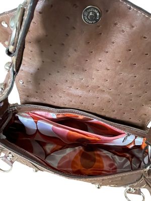 Кафява дамска флап чанта GUESS от еко кожа