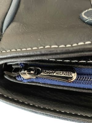 Кожена дамска чанта TOMMY HILFIGER