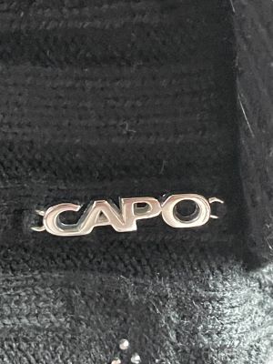 Черна плетена шапка с козирка и помпон CAPO ONE SIZE