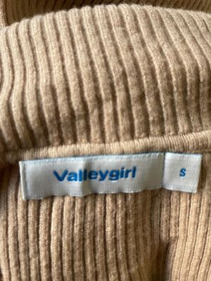 Плетена дамска рокля с поло яка, с цепка VALLEYGIRL S