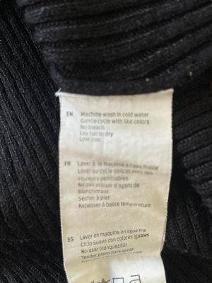 Плетена дамска рокля с прозорец на деколтето M