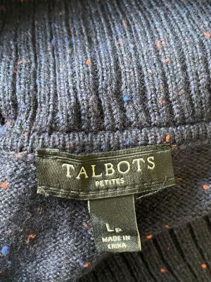 Тъмно синя плетена дамска рокля с поло яка TALBOTS L