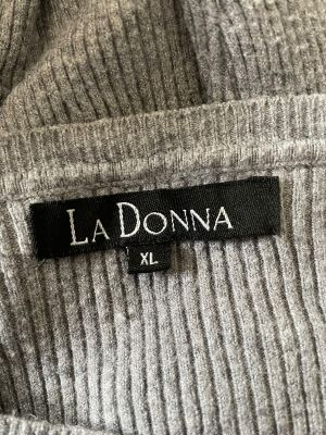 Дамска рокля с ципове LA DONNA XL