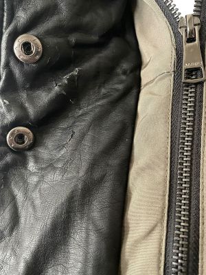 Дамско зимно яке с джобове, копчета, пухкава качулка и ципове AMISU M