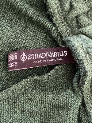Дамско спортно долнище с джобове и връзки STRADIVARIUS XL