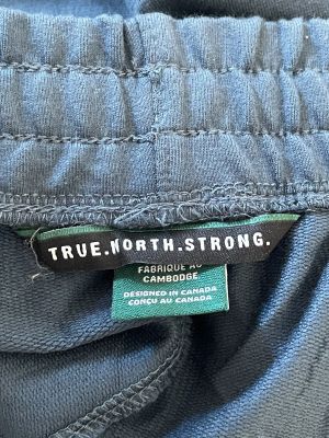 Дамско спортно долнище с джобове и връзки TRUE.NORTH.STRONG. XL